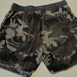 Vuori Mens Banks Shorts 7” XXL  - Gray Camo - Linerless - Swim & Gym Shorts